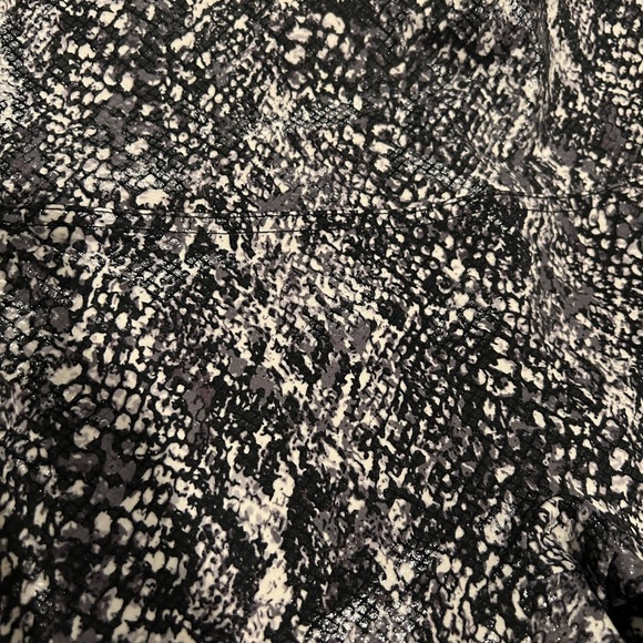 SPANX Faux Leather Snake Shine Legging - Picture 7 of 9